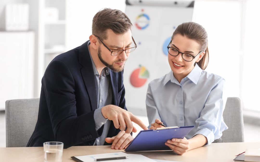 Office workers using CRM image